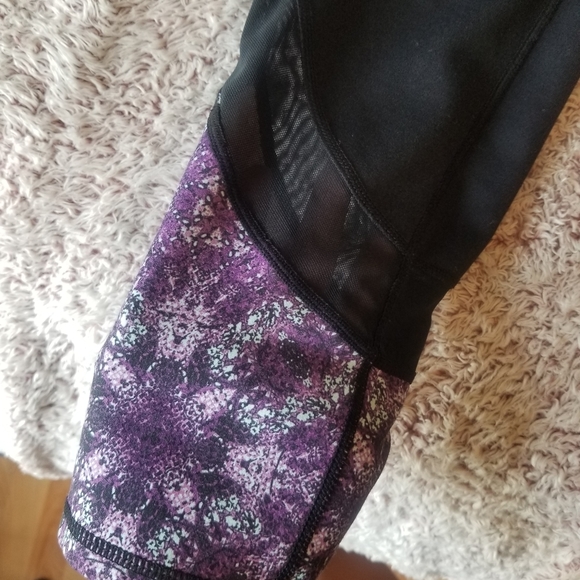 SOLD Gaiam Mesh Detail Leggings - Picture 2 of 3